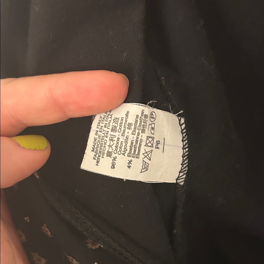 🛍 2/$18 Brandy Melville Black Floral Coco V Neck Wrap Top OS - Picture 5 of 8